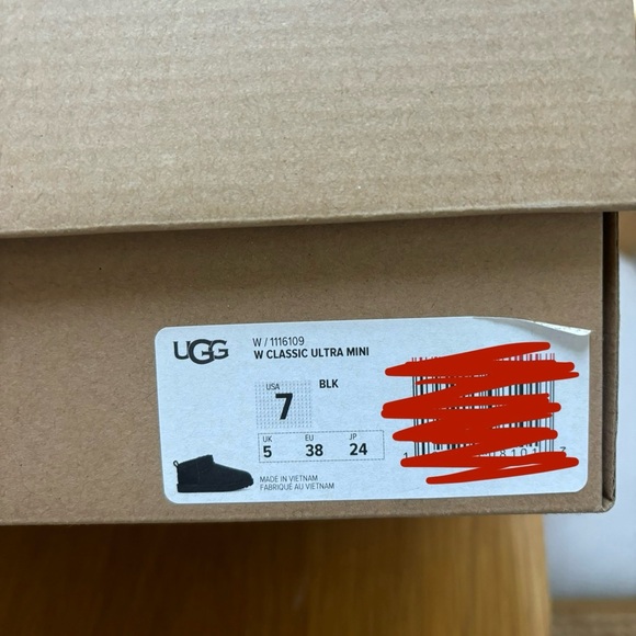 New in box Classic Ugg Mini - Picture 4 of 4